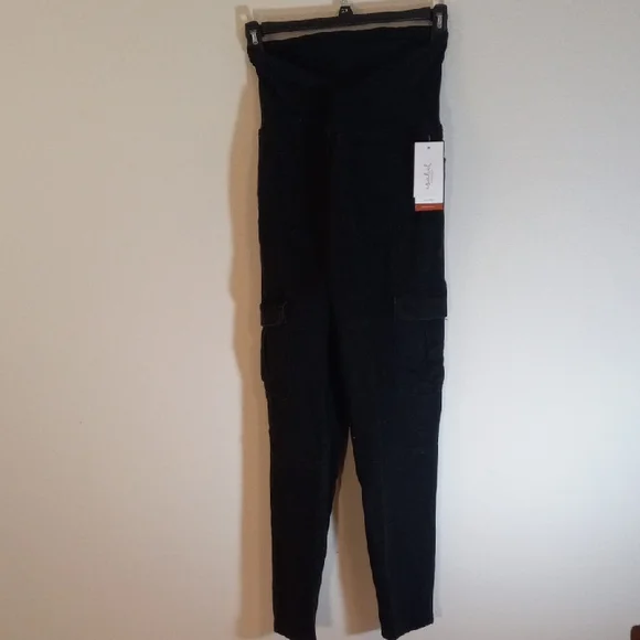 Isabel Maternity by Ingrid & Isabel Black Skinny Pants - Picture 8 of 8